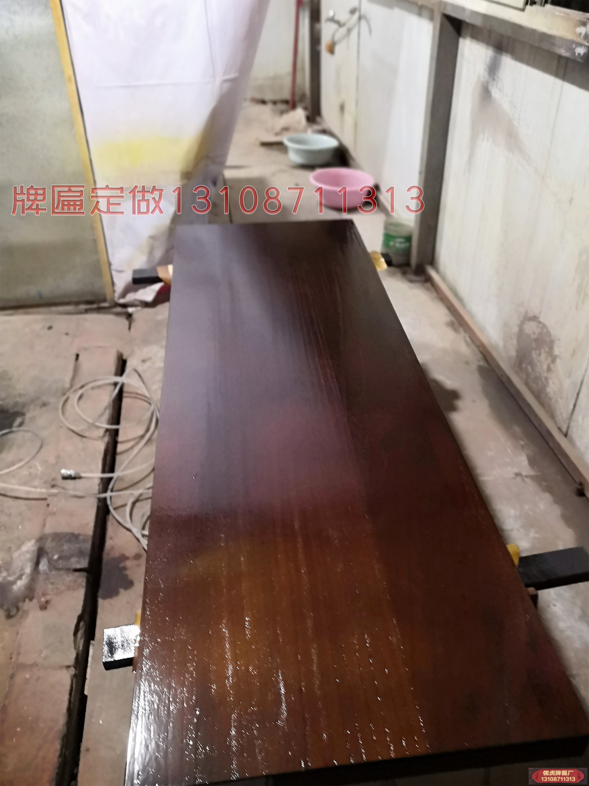 轟轟酒吧實木牌匾制作案例